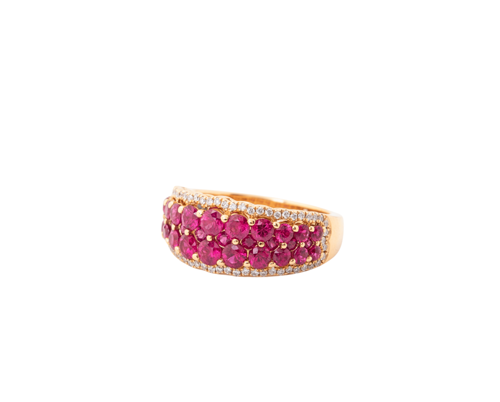 Anillo con rubís y diamantes