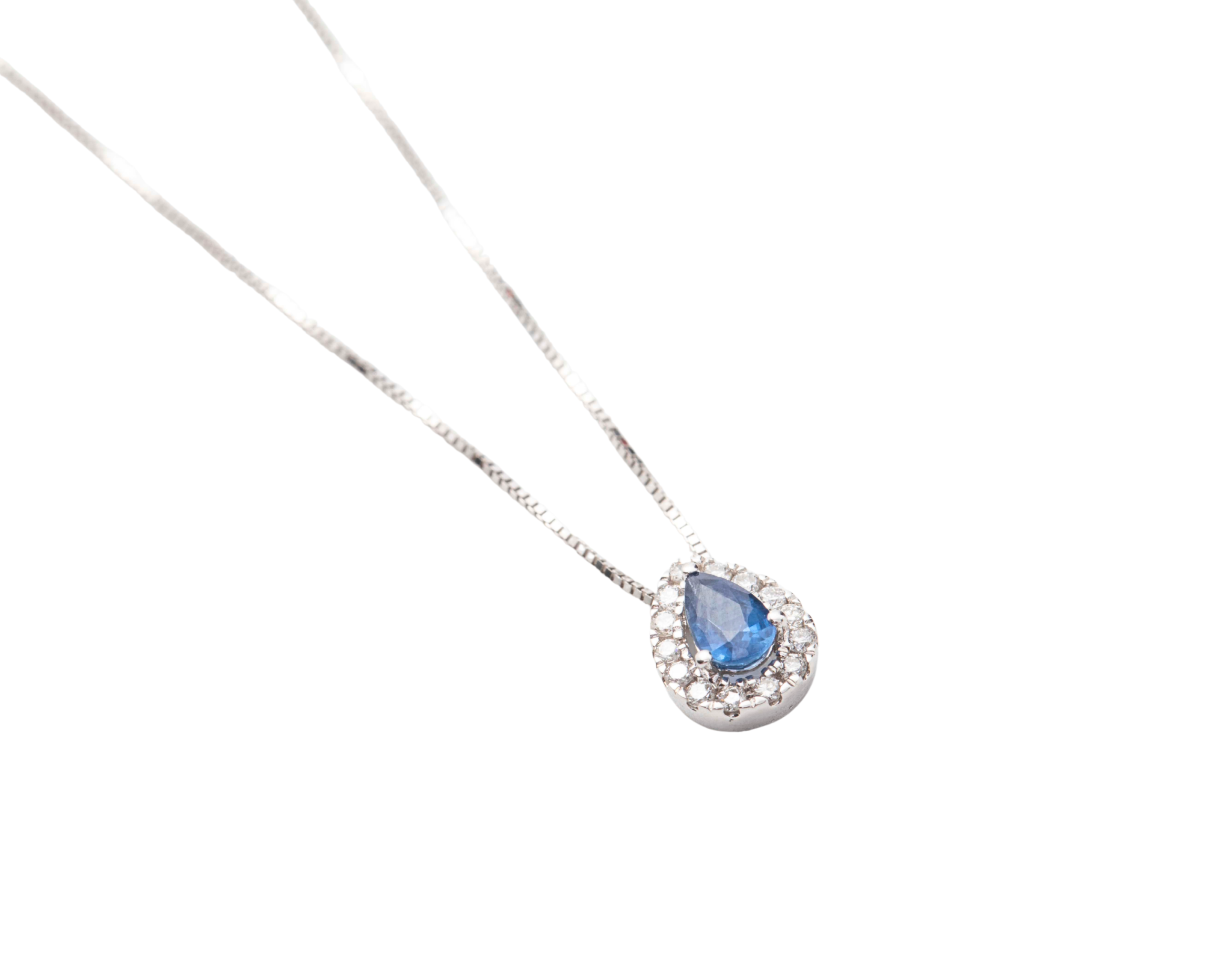 Collar con zafiro gota y diamantes