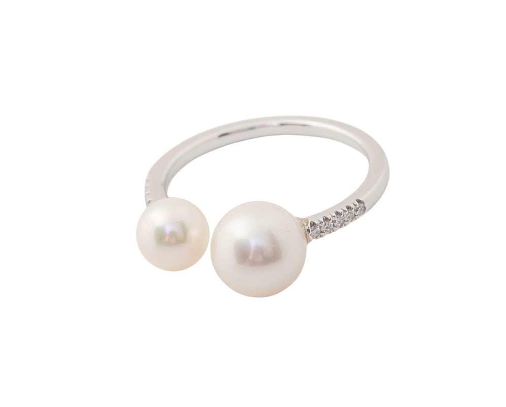 Anillo con perlas y diamantes