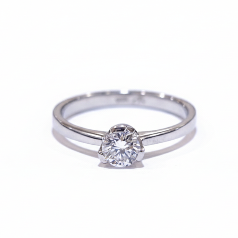 Anillo de compromiso con brillante de 0.40ct
