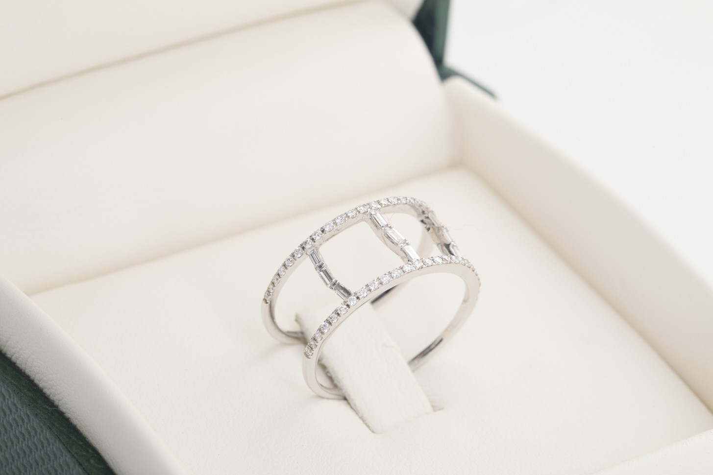 Anillo doble en oro blanco