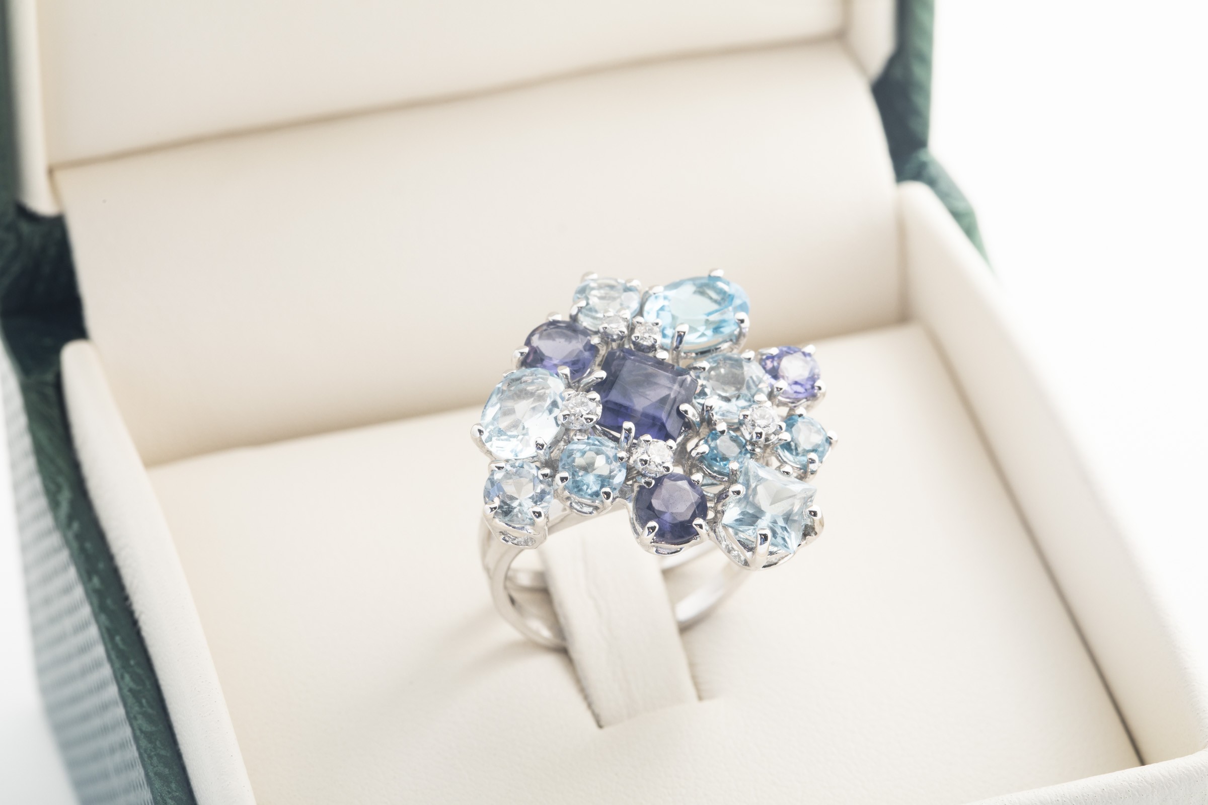 Anillo Moraglione con amatistas y topacios azules