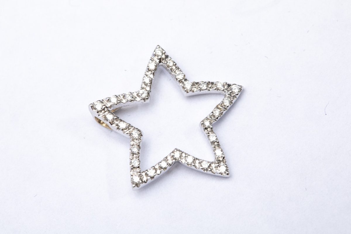 Dije de estrella con brillantes