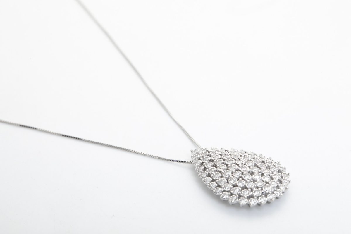 Collar oro blanco con brillantes