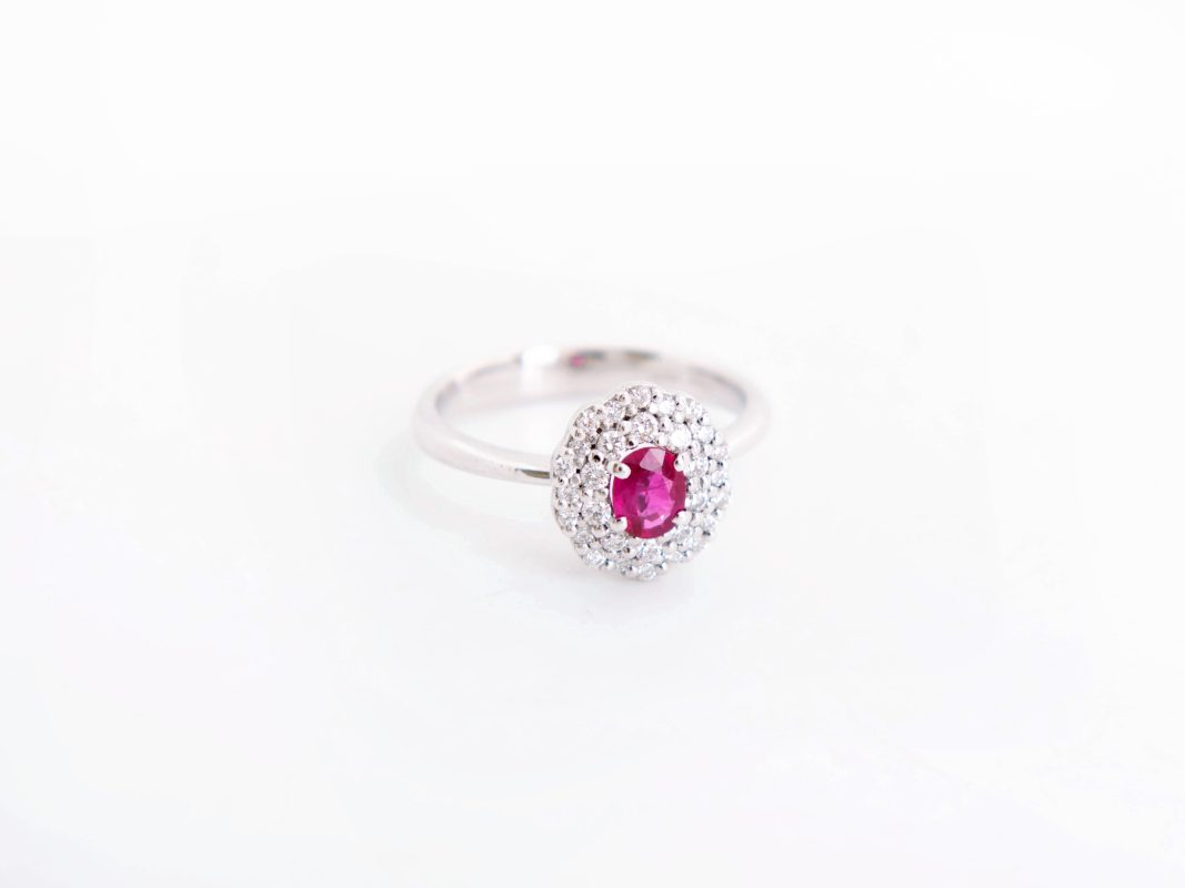 Anillo Moraglione con rubí y diamantes
