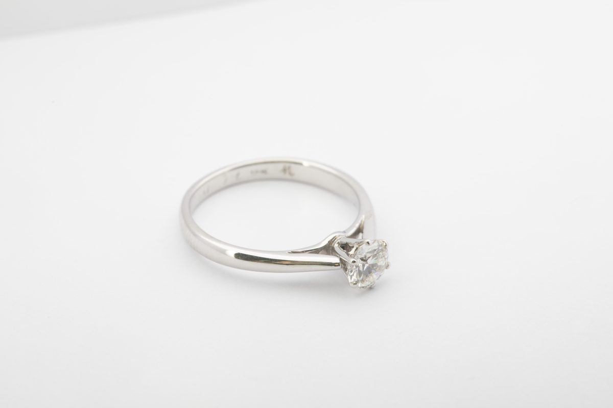 Solitario oro blanco con diamante 0.55Ct