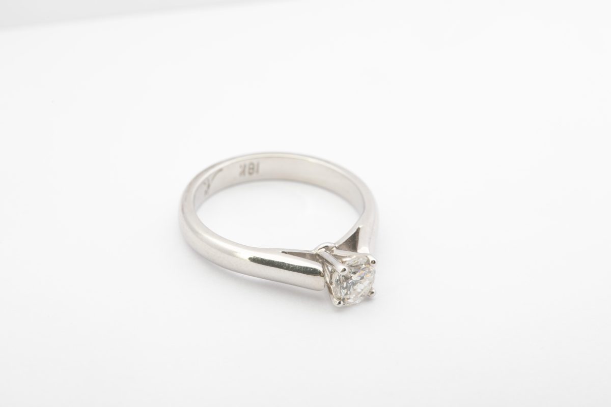 Solitario oro blanco con diamante 0.51Ct