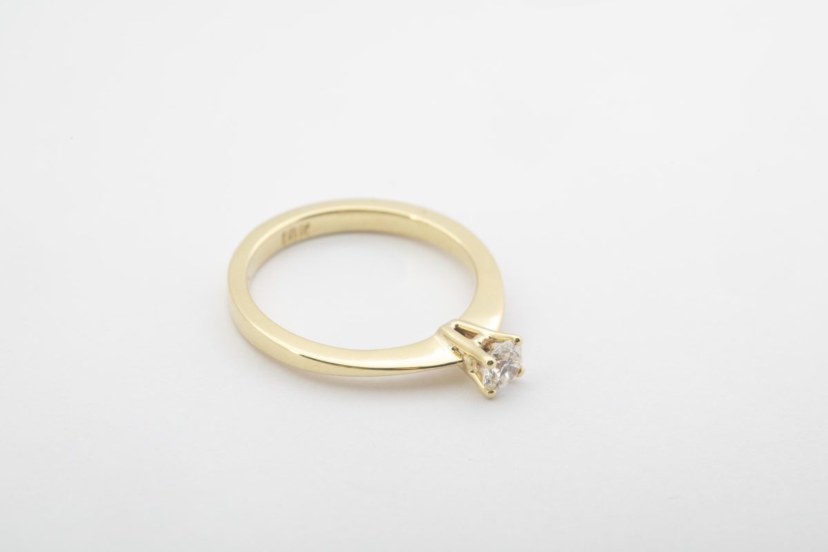 Anillo de compromiso con diamante 0.24Ct
