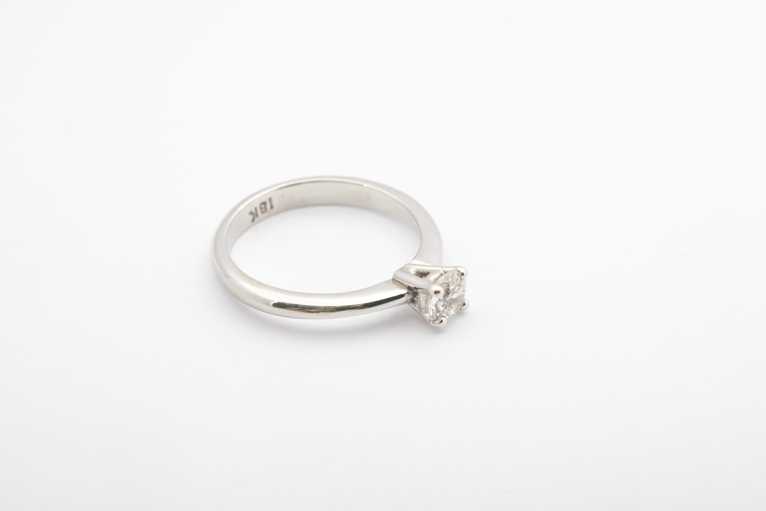 Solitario oro blanco con diamante 0.45Ct