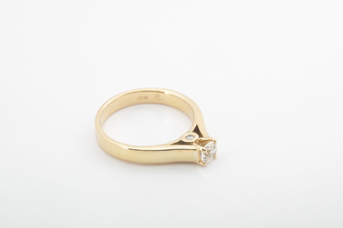 Solitario oro amarillo con diamante 0.29Ct