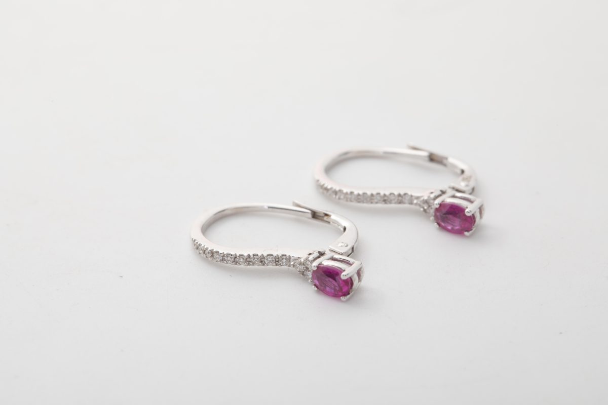 ARETES CON BRILLANTES Y RUBIES