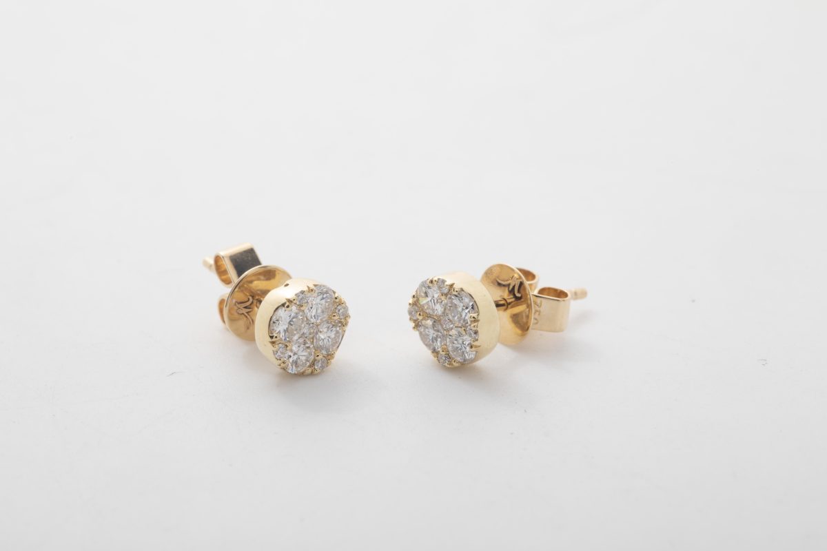 PAR DE ARETES CON BRILLANTES