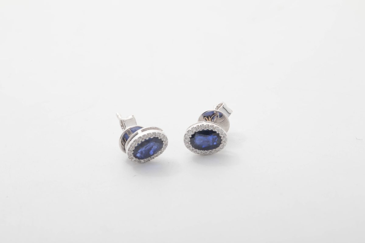 PAR DE ARETES CON BRILLANTES Y ZAFIROS