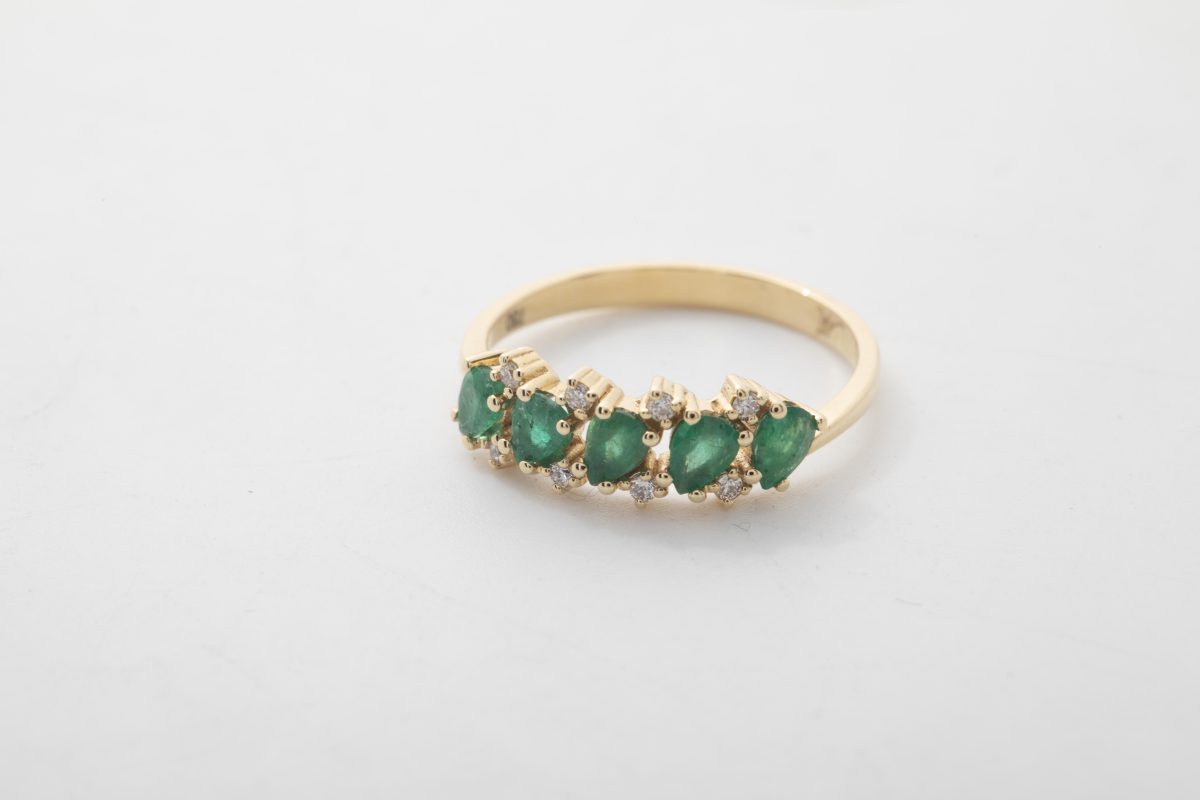 SORTIJA CON BRILLANTES Y ESMERALDA