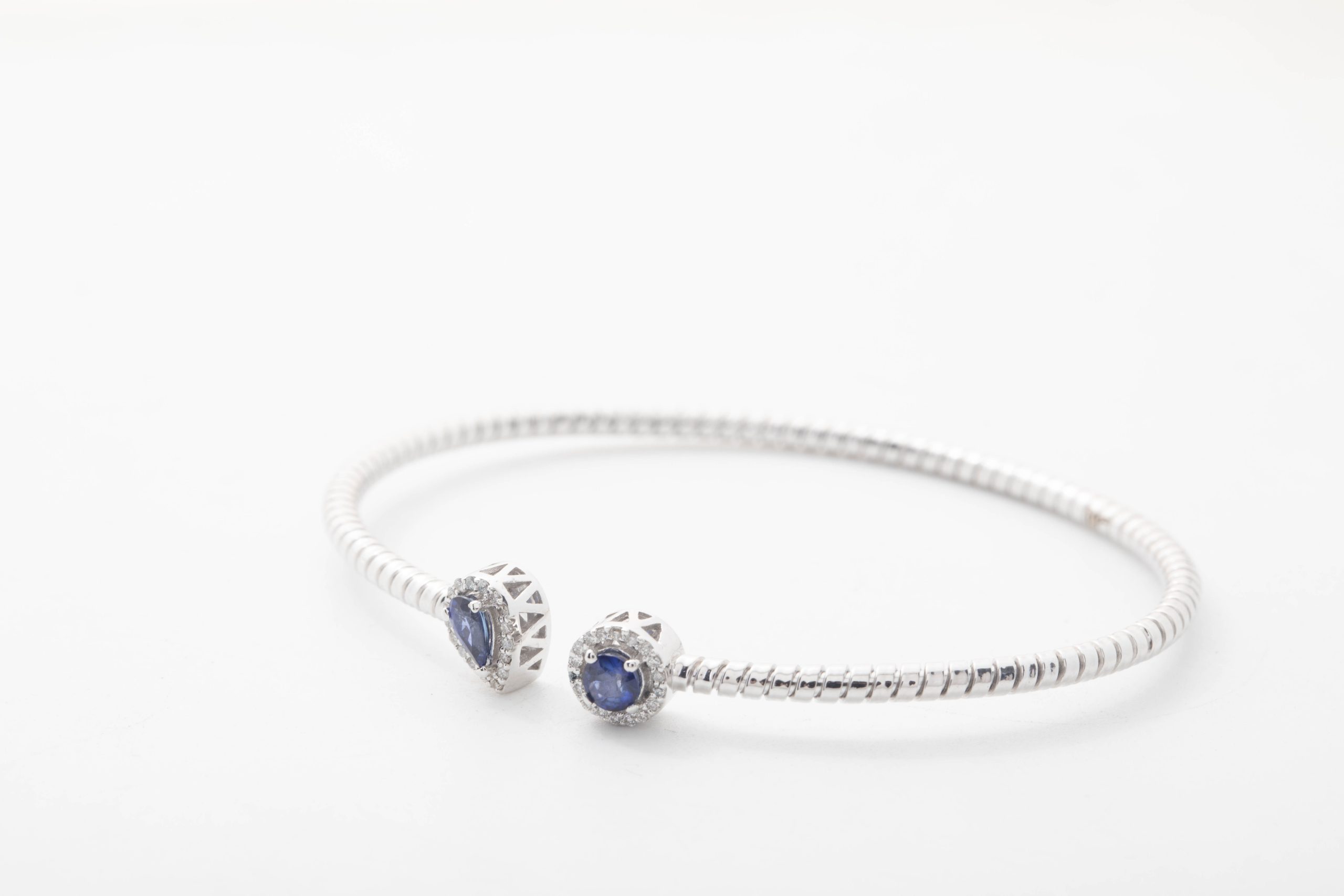 PULSERA CON BRILLANTES Y ZAFIROS