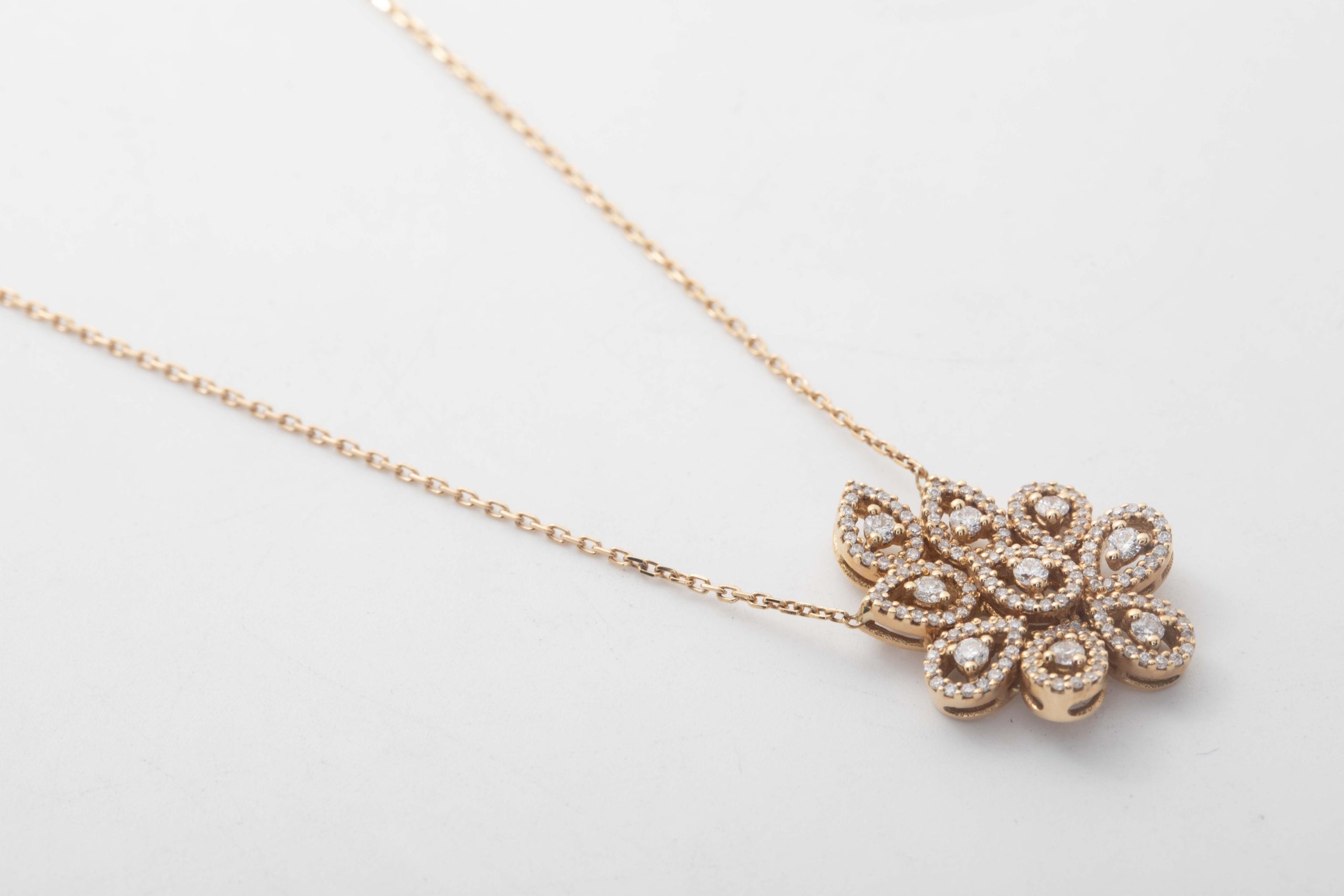 COLLAR CON BRILLANTES