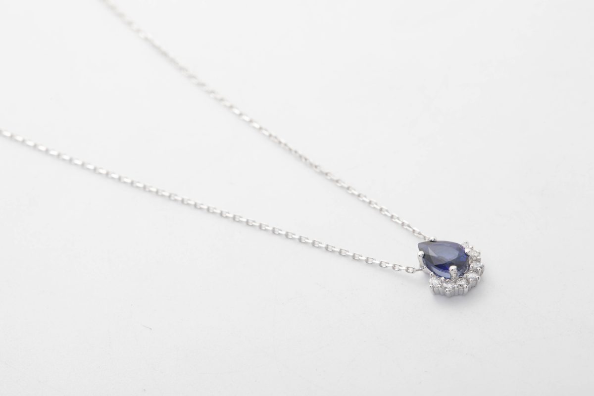 COLLAR CON BRILLANTES Y ZAFIRO