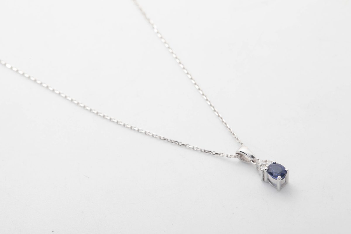 COLLAR CON BRILLANTES Y ZAFIRO