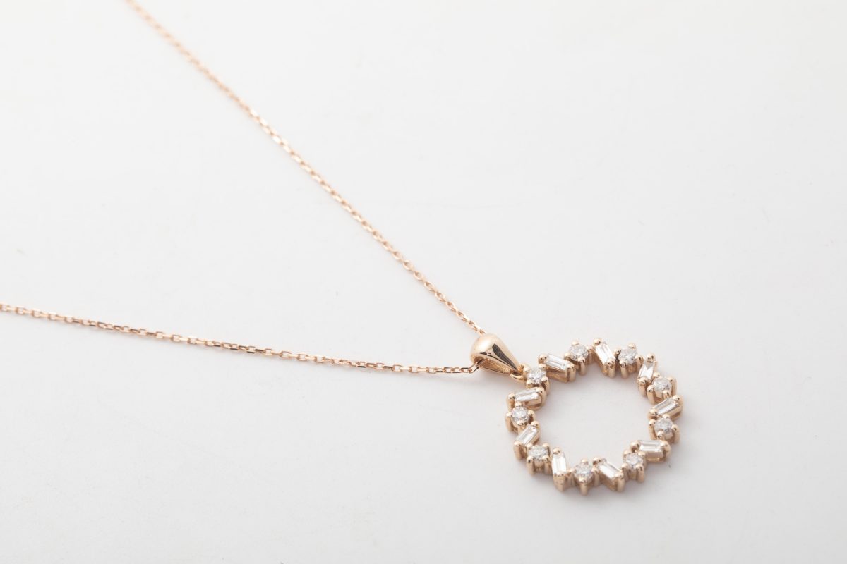 COLLAR CON BRILLANTES Y BAGUETTES