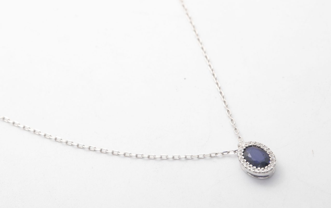 COLLAR CON BRILLANTES Y ZAFIRO