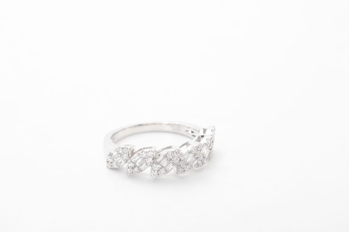 SORTIJA CON BRILLANTES Y BAGUETTES
