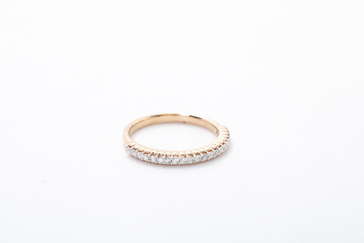 Anillo medio rivier en oro rosado