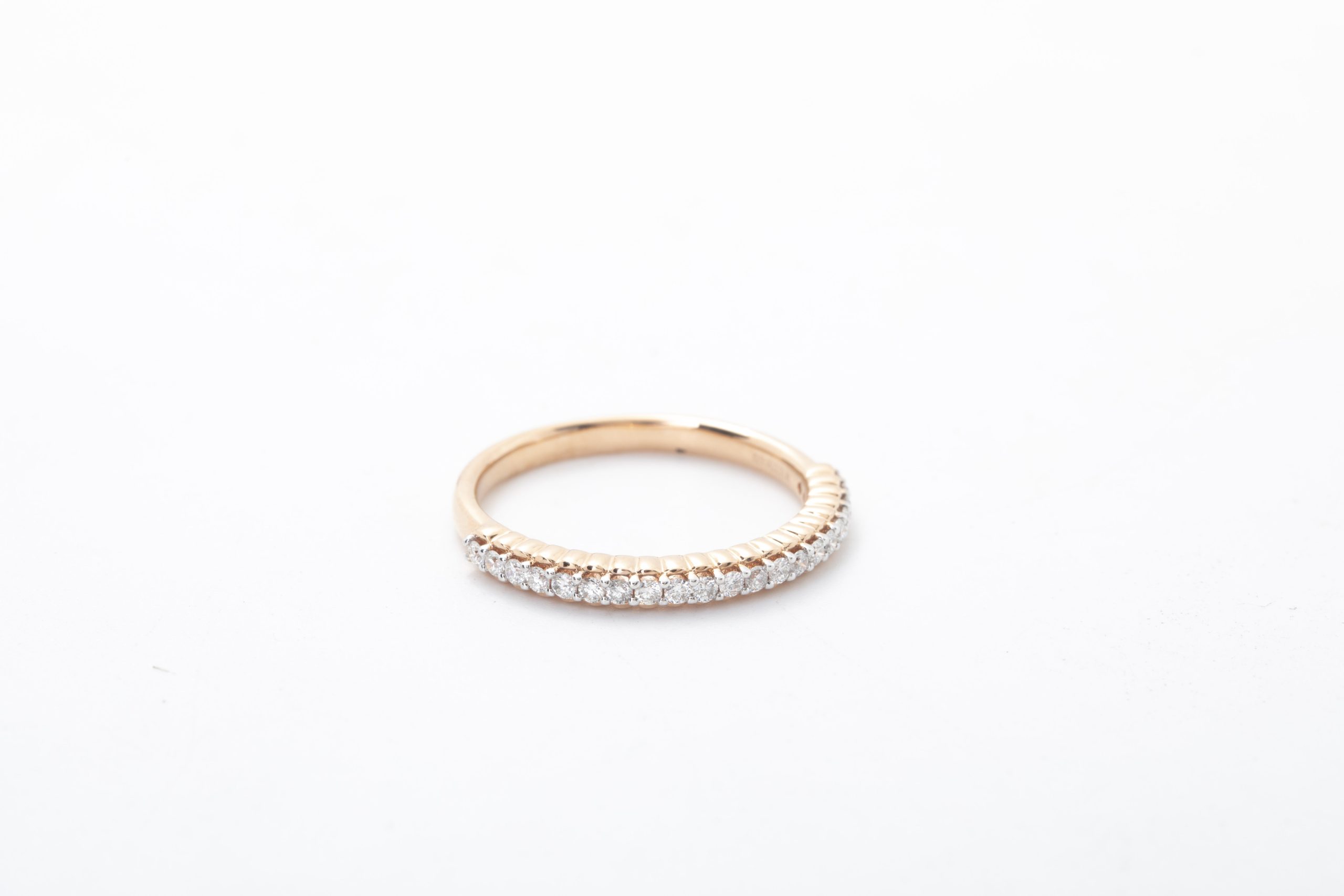 Anillo medio rivier en oro rosado