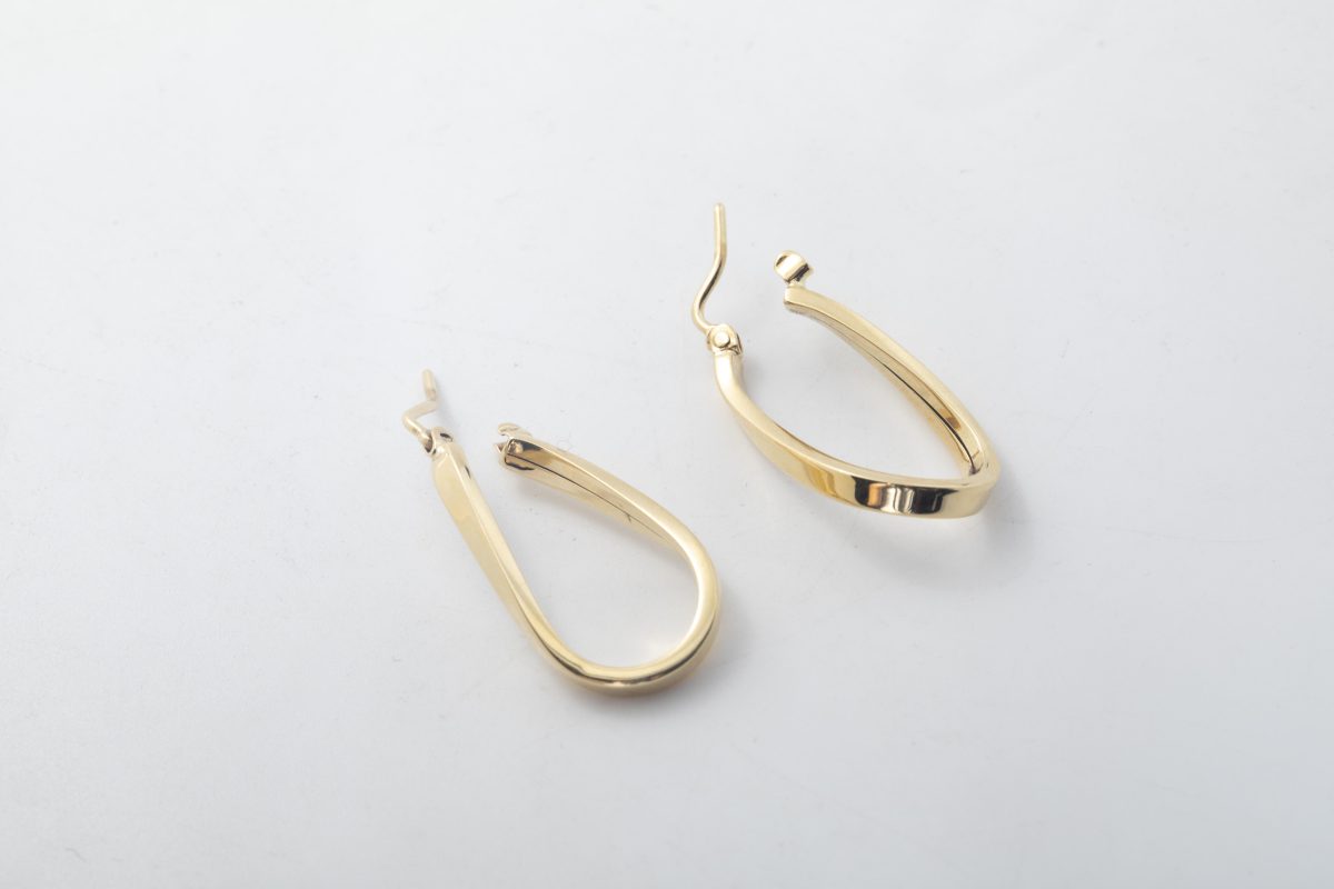 Argollas largas en oro amarillo