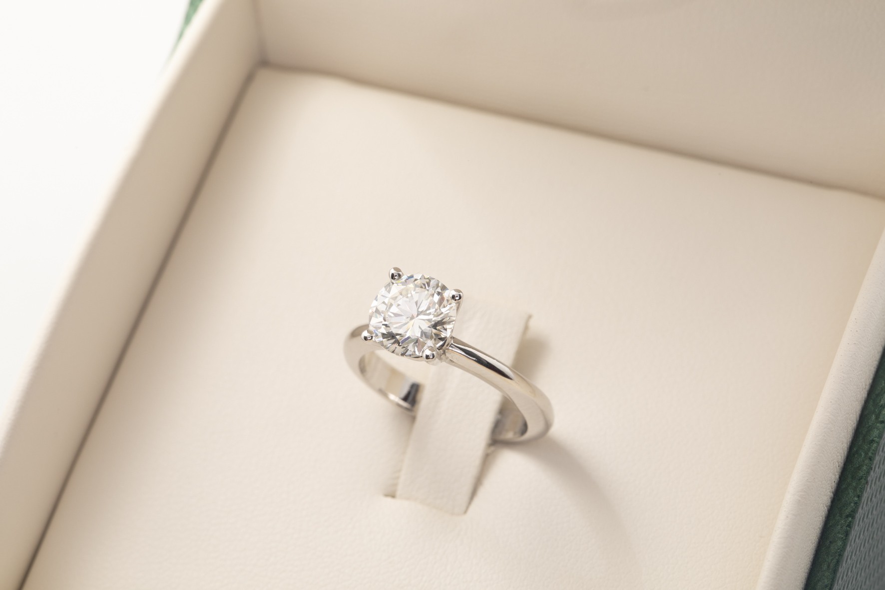Anillo de compromiso con brillante 1.64ct.