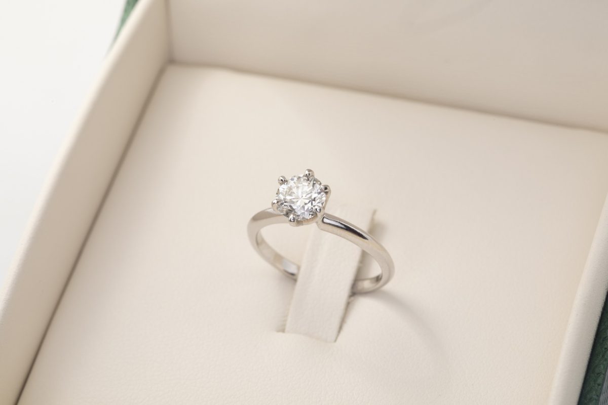 Anillo de compromiso con brillante 0.66Ct
