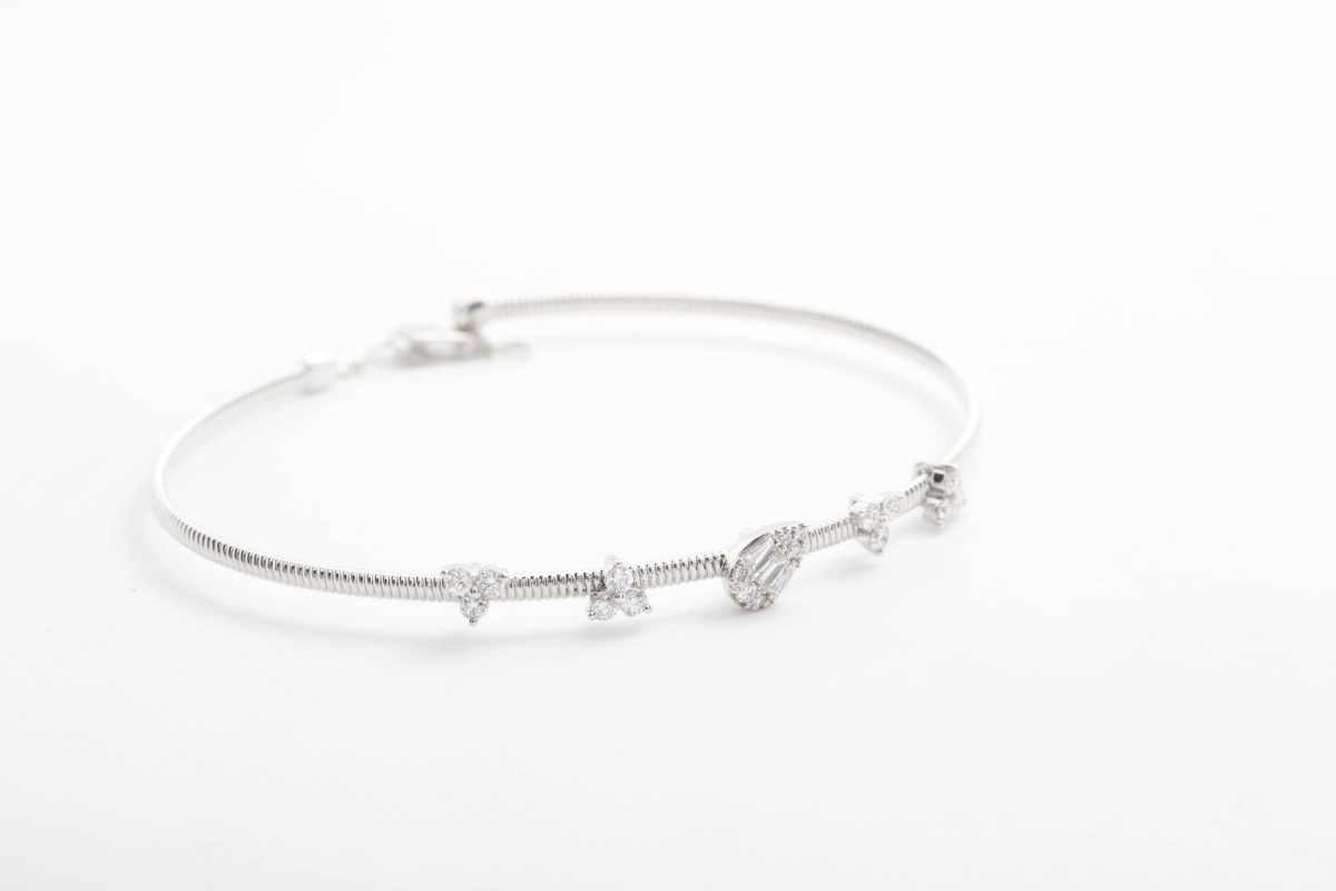 Pulsera con diamantes en oro blanco