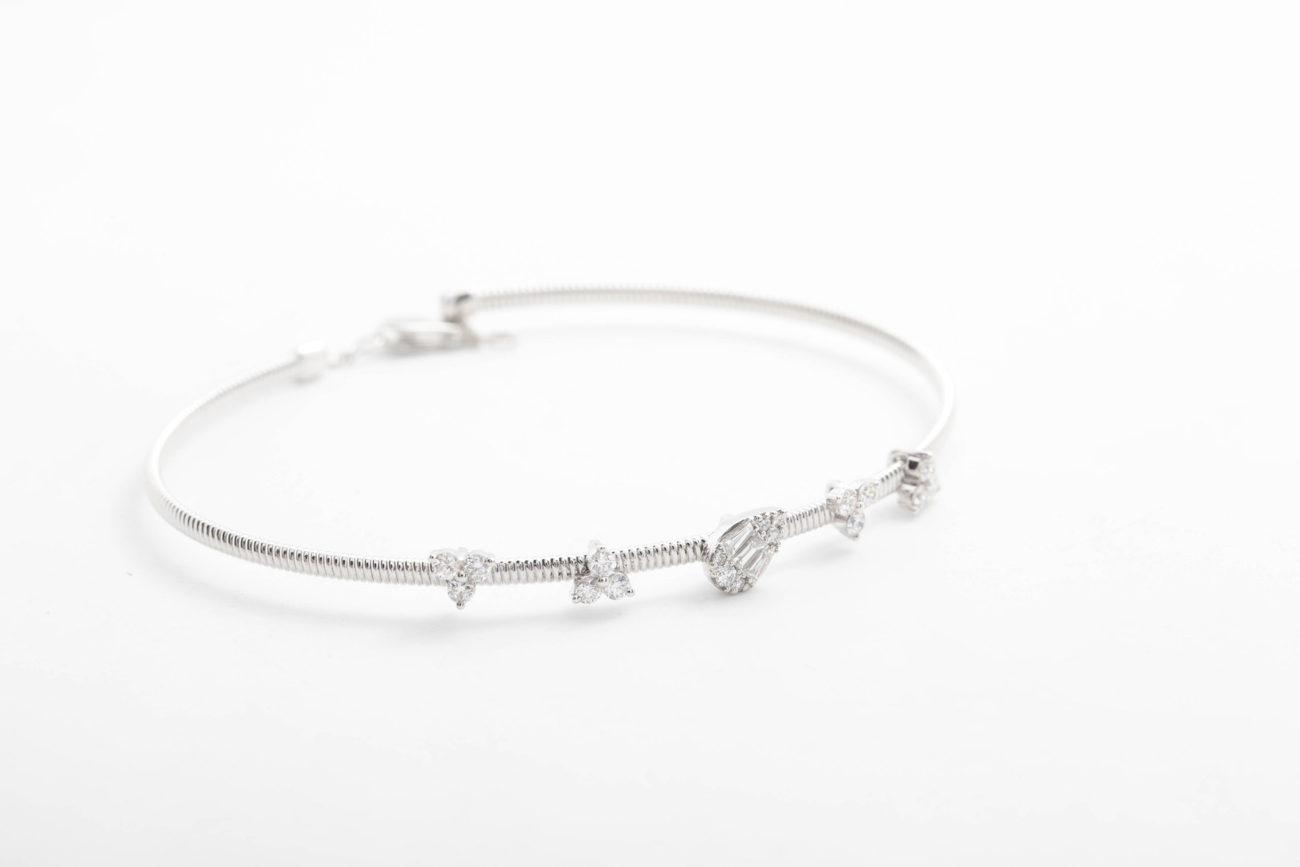 Pulsera con diamantes en oro blanco