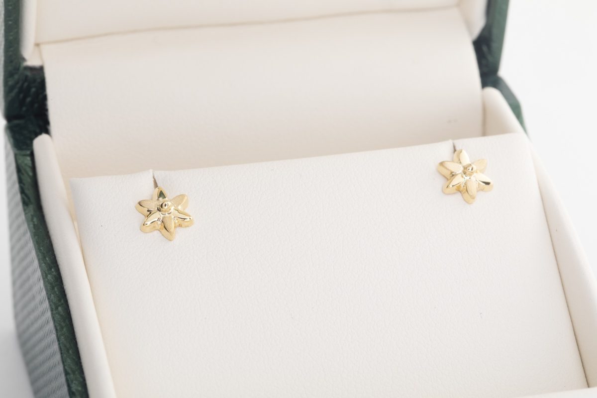 Aretes flor de bebé