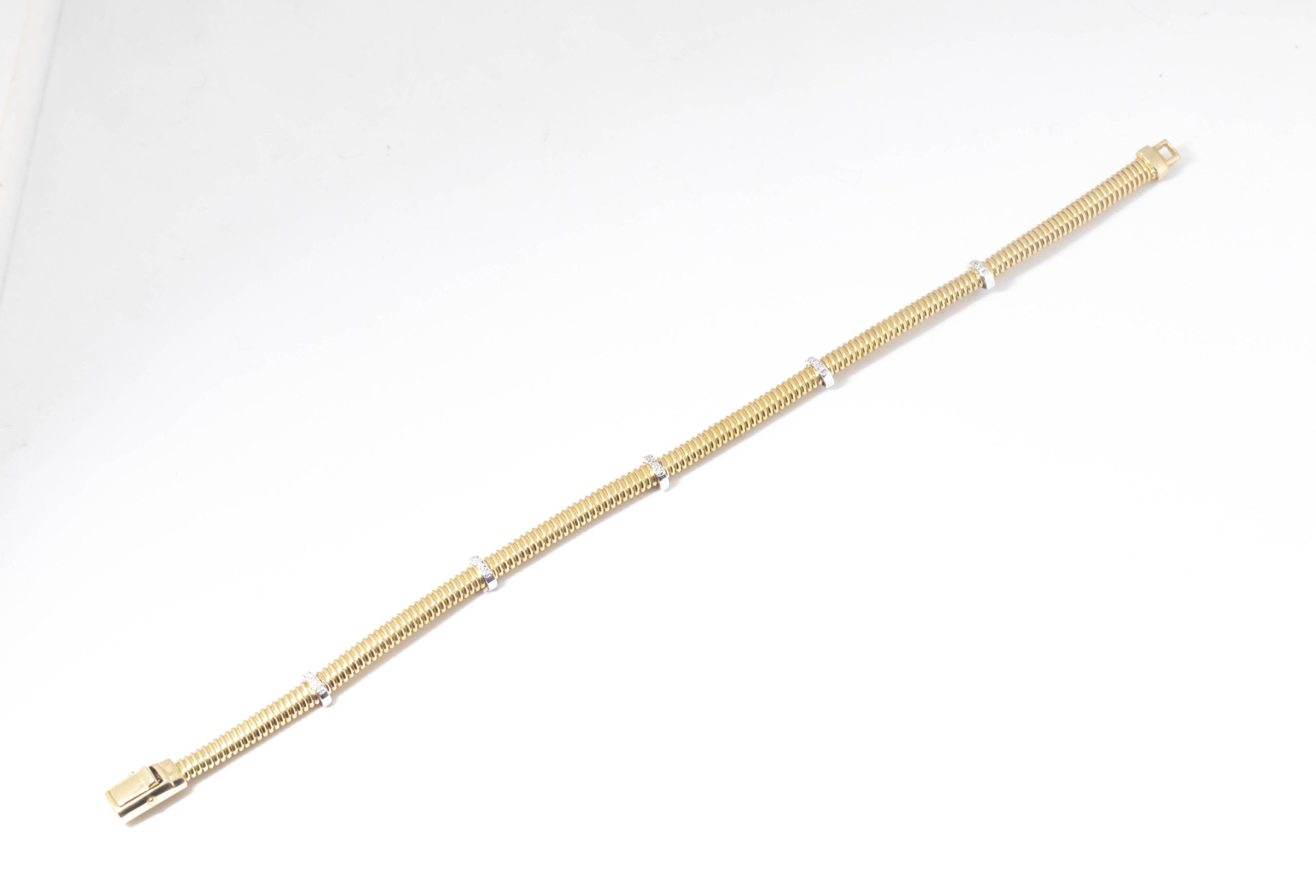 Pulsera con oro amarillo y blanco