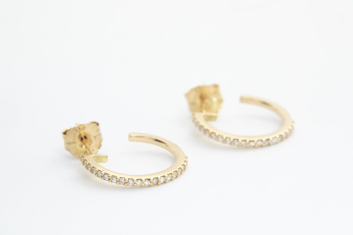 Aretes argolla en oro amarillo con diamantes