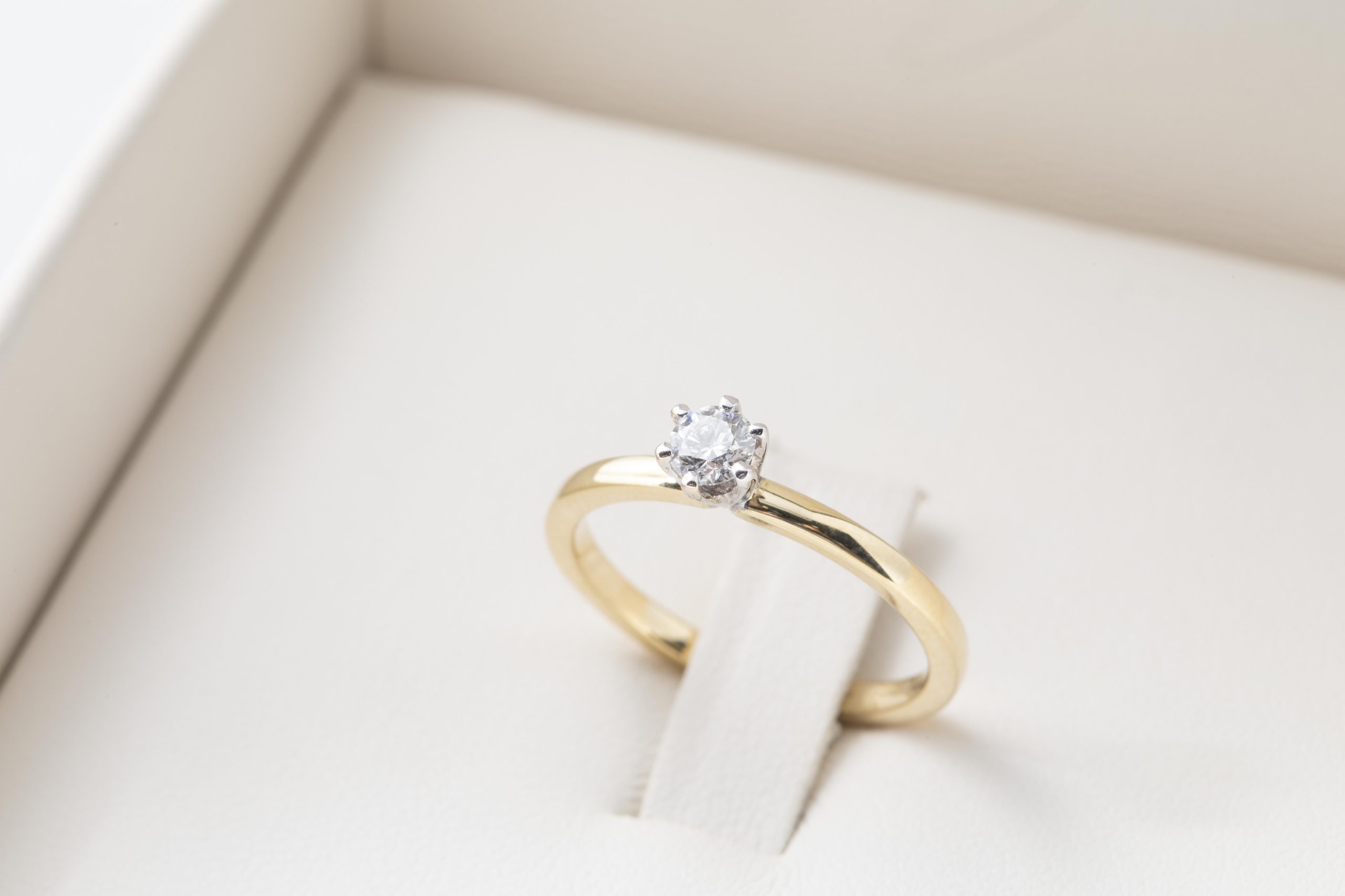 Anillo de compromiso con diamante 0.20ct