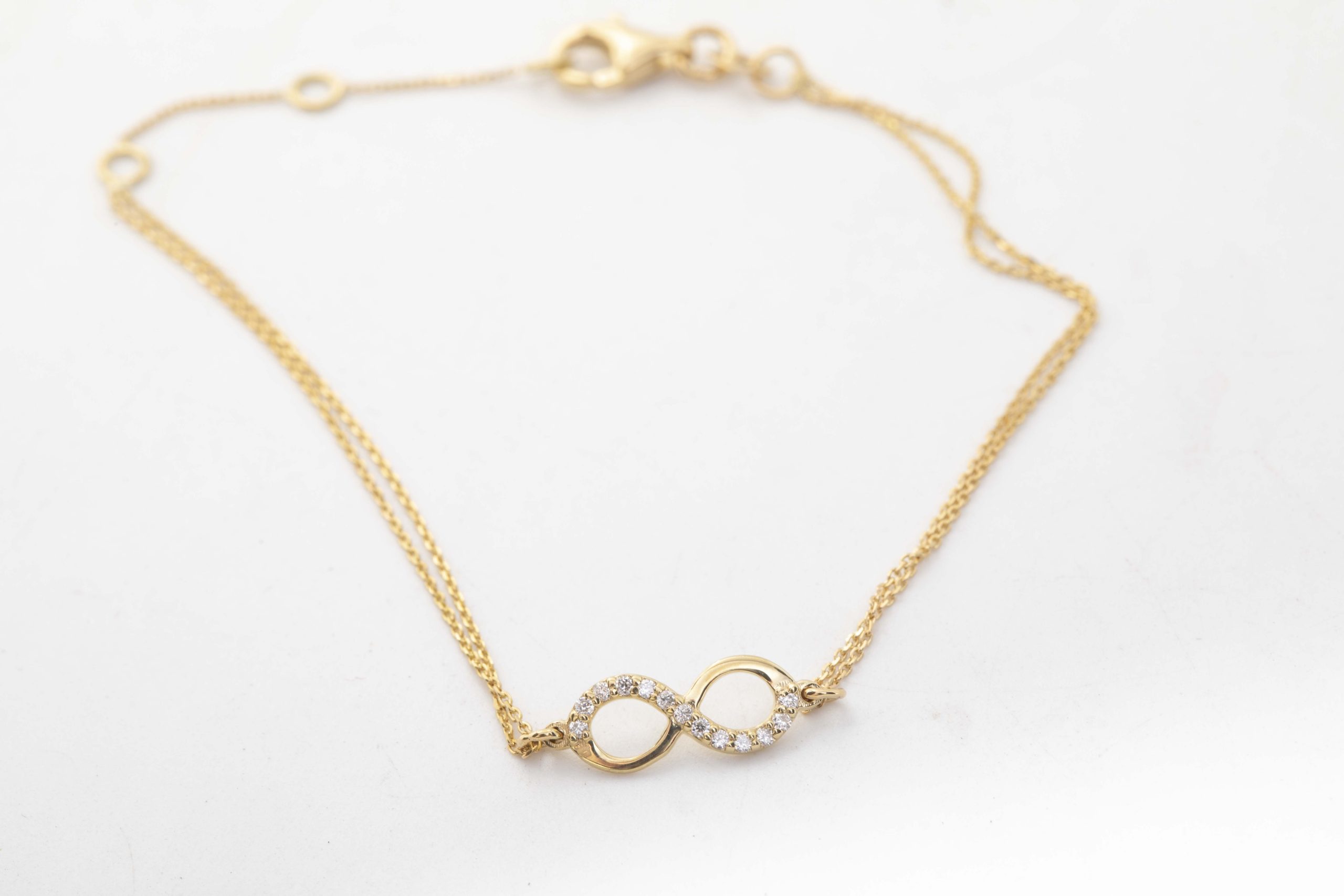 Pulsera infinito con brillantes