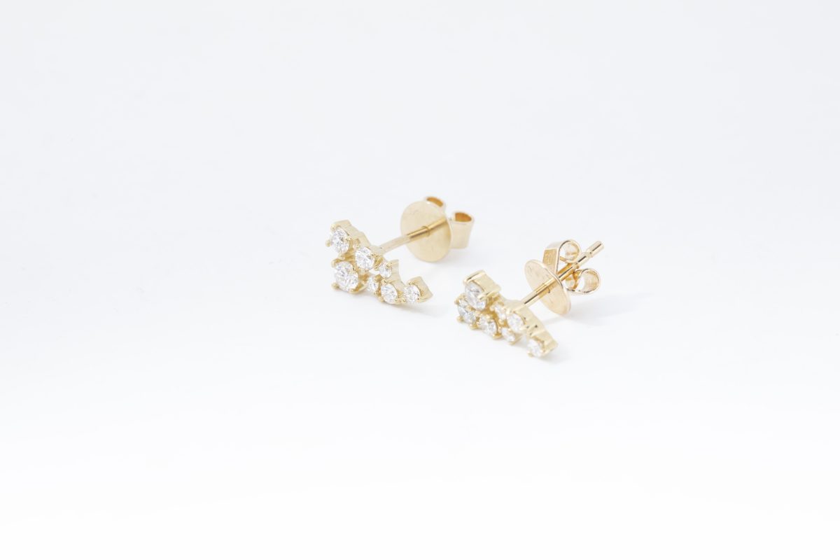 PAR DE ARETES CON BRILLANTES