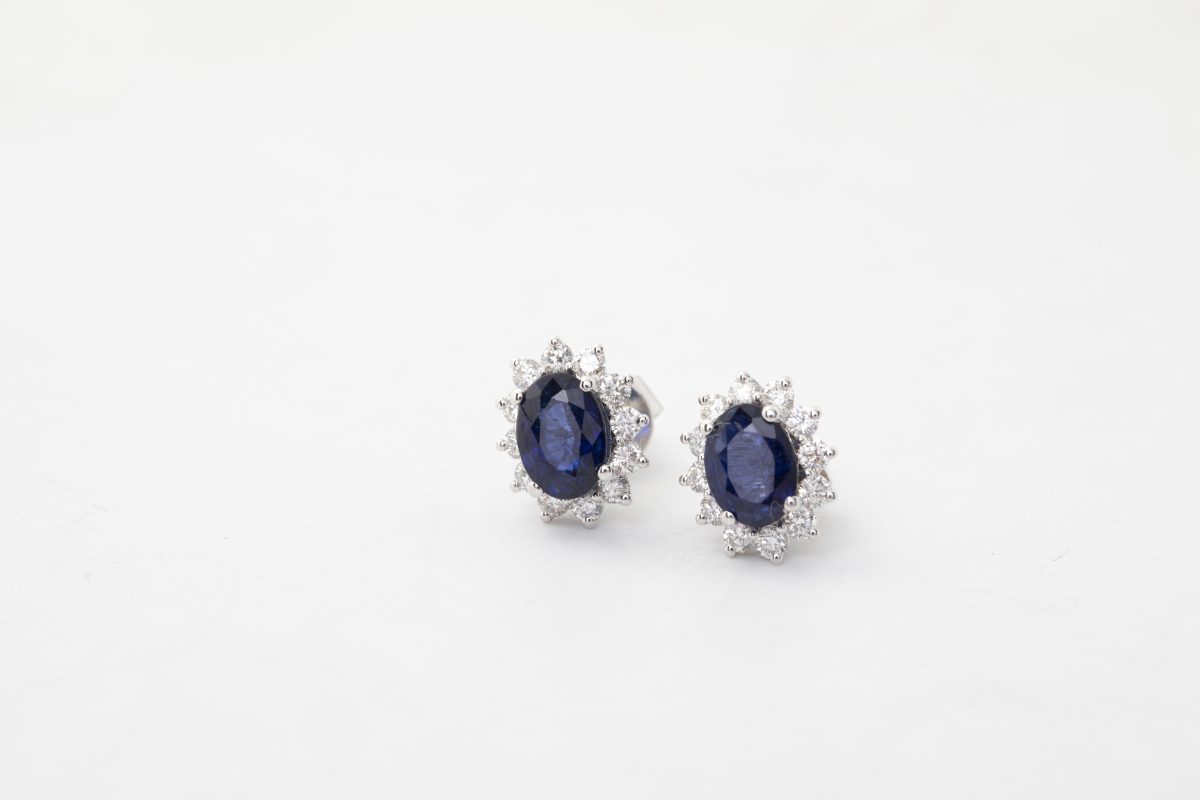 PAR DE ARETES CON BRILLANTES Y ZAFIROS