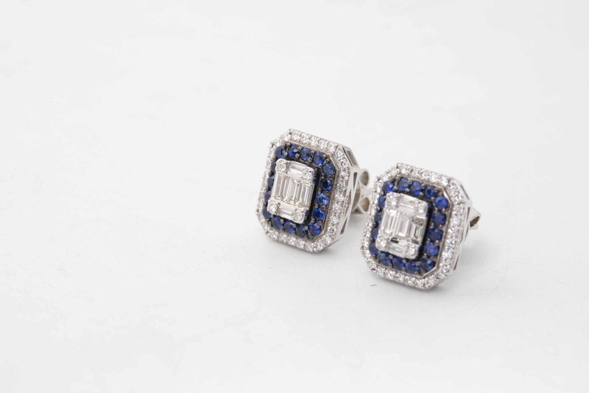 PAR DE ARETES CON BRILLANTES Y ZAFIROS