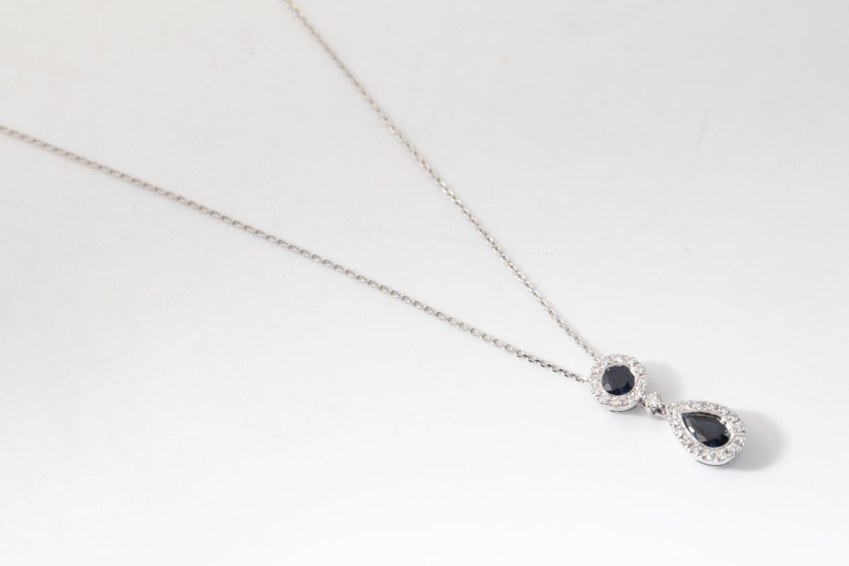 COLLAR CON BRILLANTES Y ZAFIRO