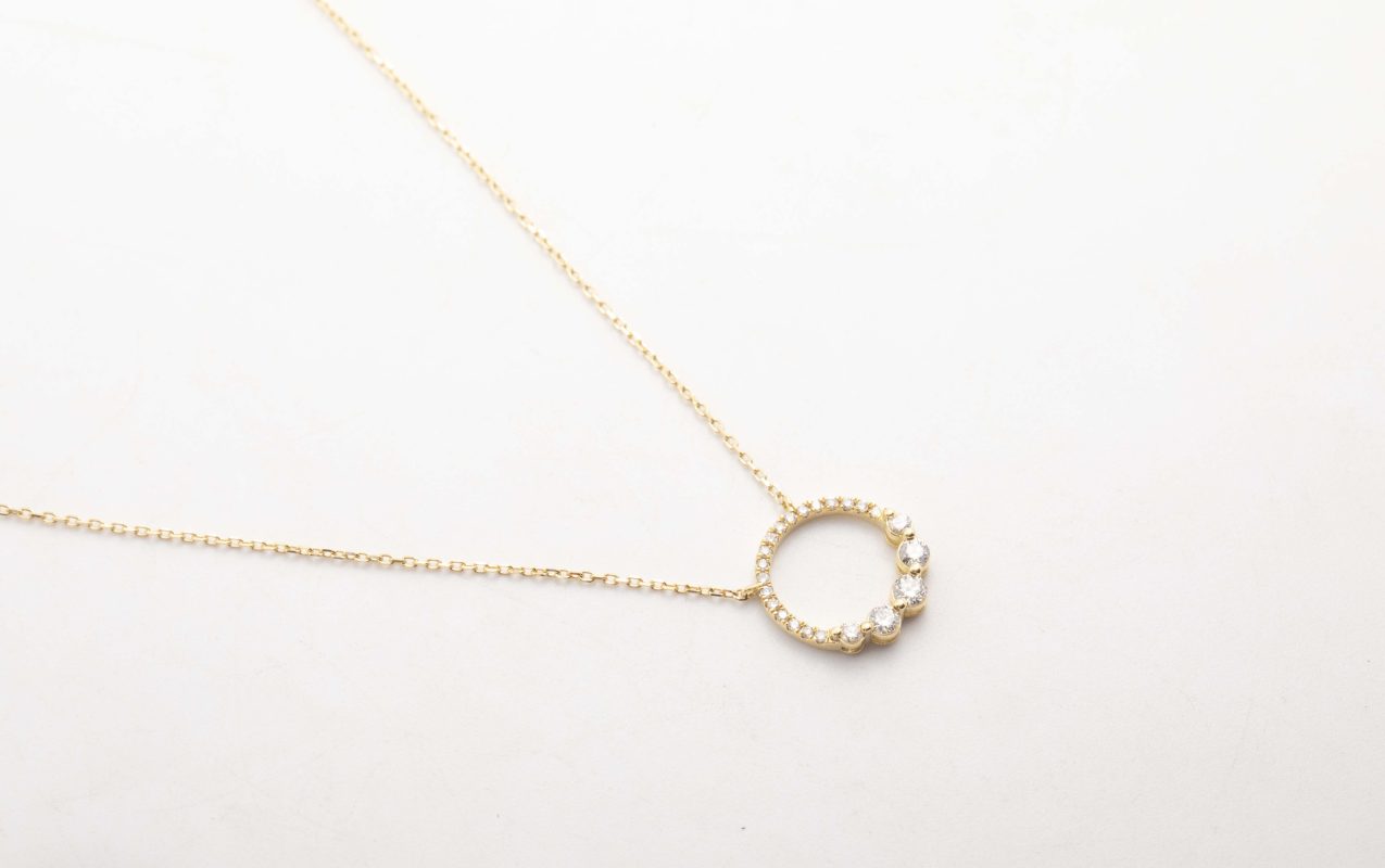 Collar con diamantes