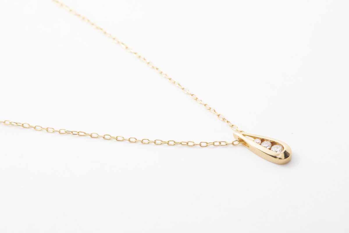 Collar con diamantes