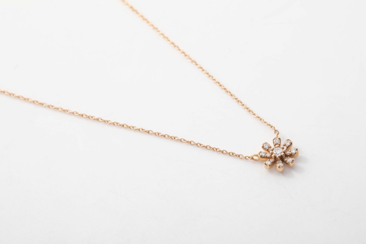Collar flor con diamantes