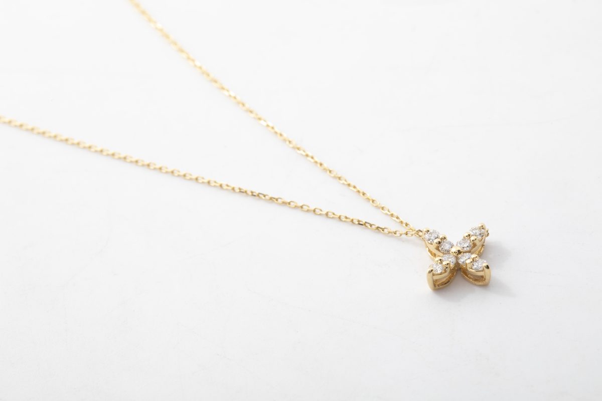 Collar con diamantes