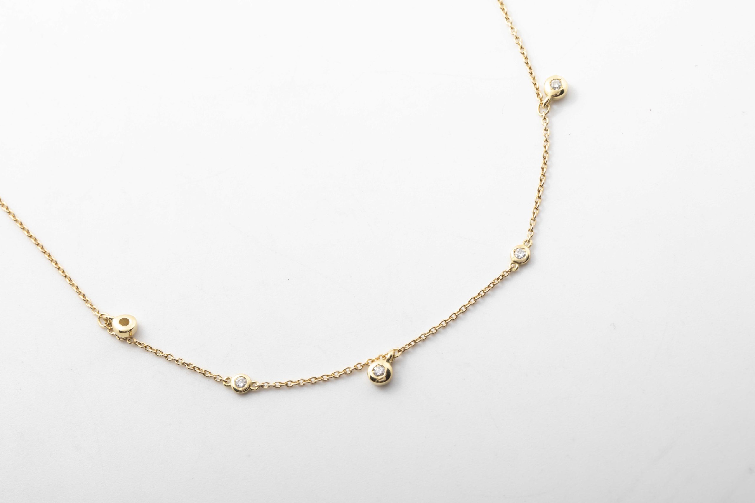 Collar con diamantes