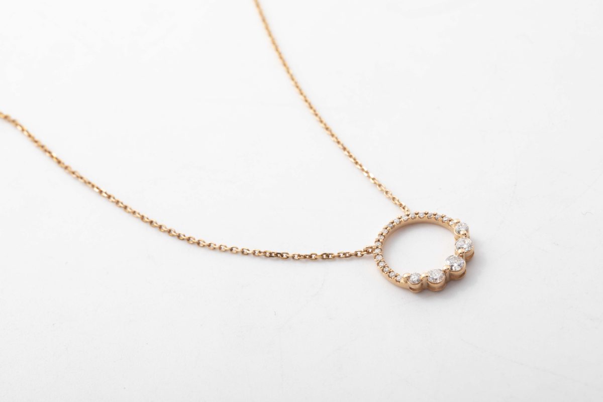 Collar círculo con diamantes