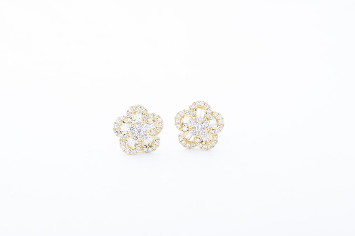 Aretes flor con diamantes