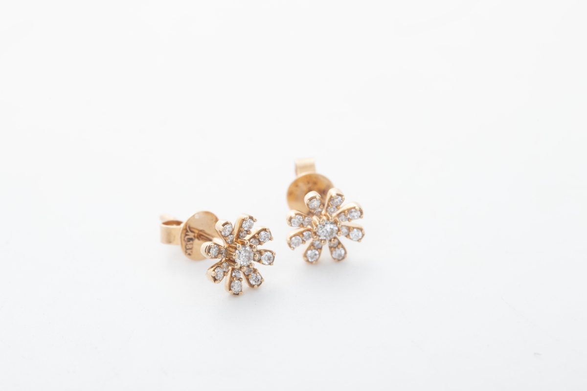 Aretes flor con diamantes