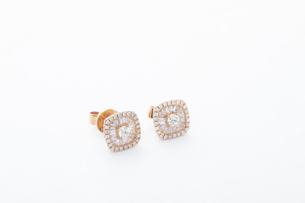 Aretes cuadrados con diamantes